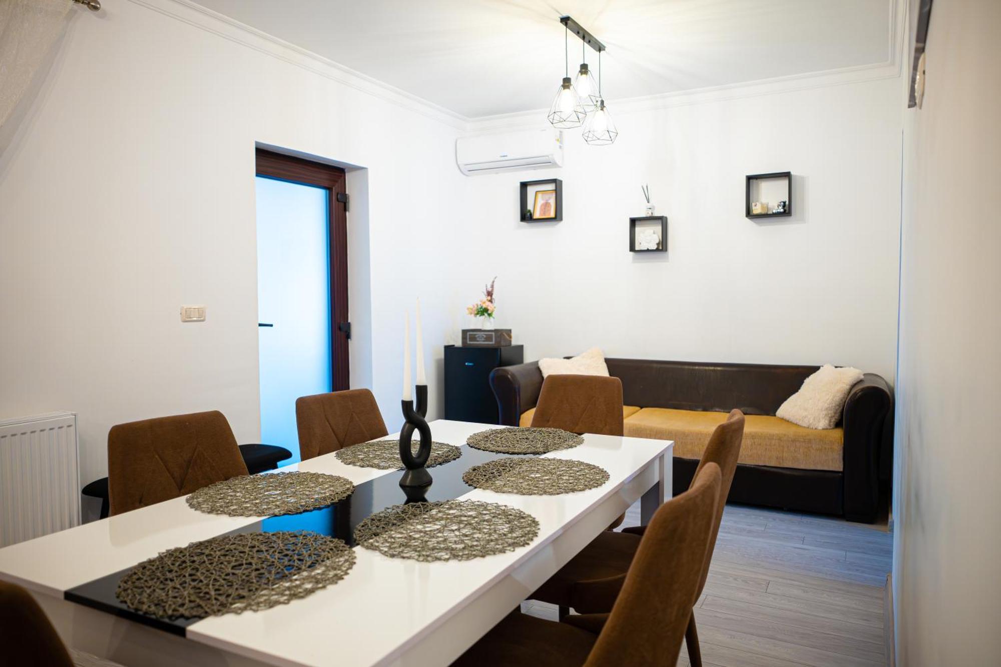 Aly&Emy Villa Caransebes Exterior photo